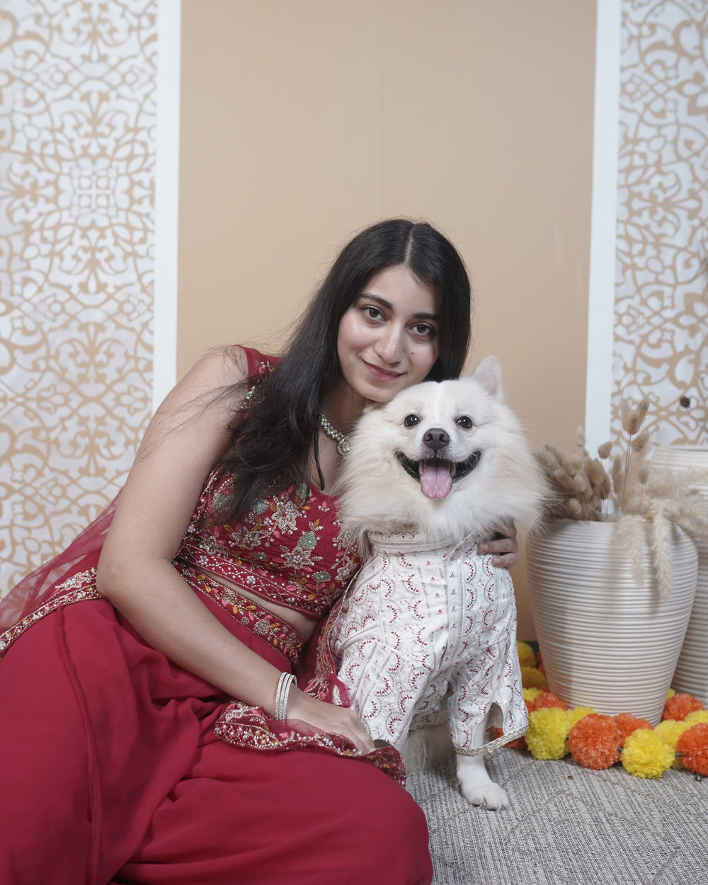 Laal Mehrab dog kurta on an Indian Spitz